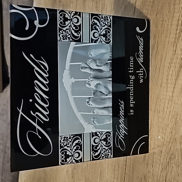 Friends Photo Frame - Picture 2 of 3